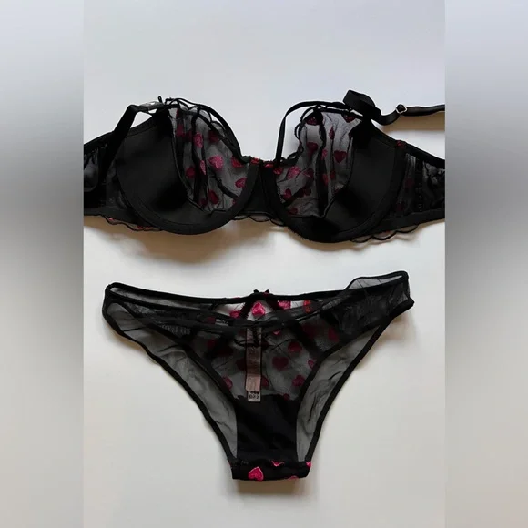 NWT VS bra panty set embroidered hearts valentine 32DD/34C Small - Picture 4 of 5